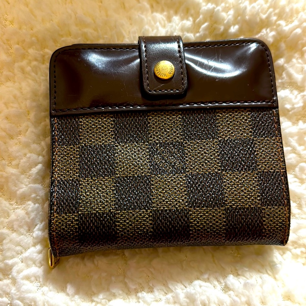 LV DAMIER EBENE WALLET luxury item